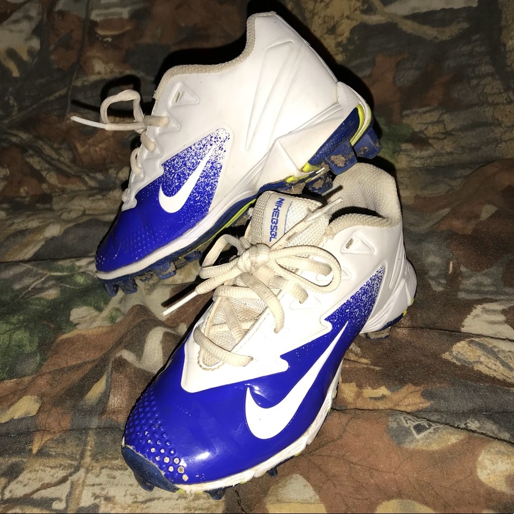 NIKE baseball cleats